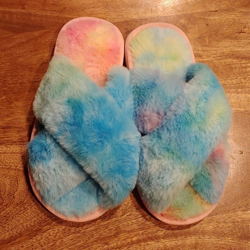 NWOT Tie Dye Fuzzy Slippers